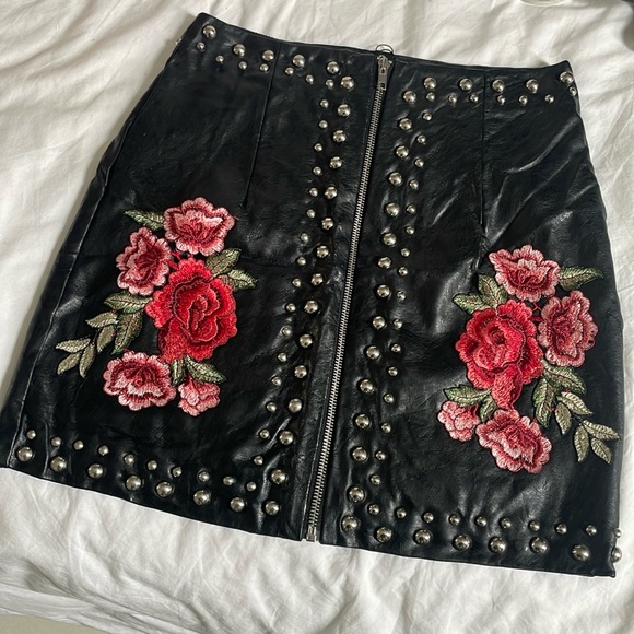 LF studded skirt NWT - Picture 2 of 6